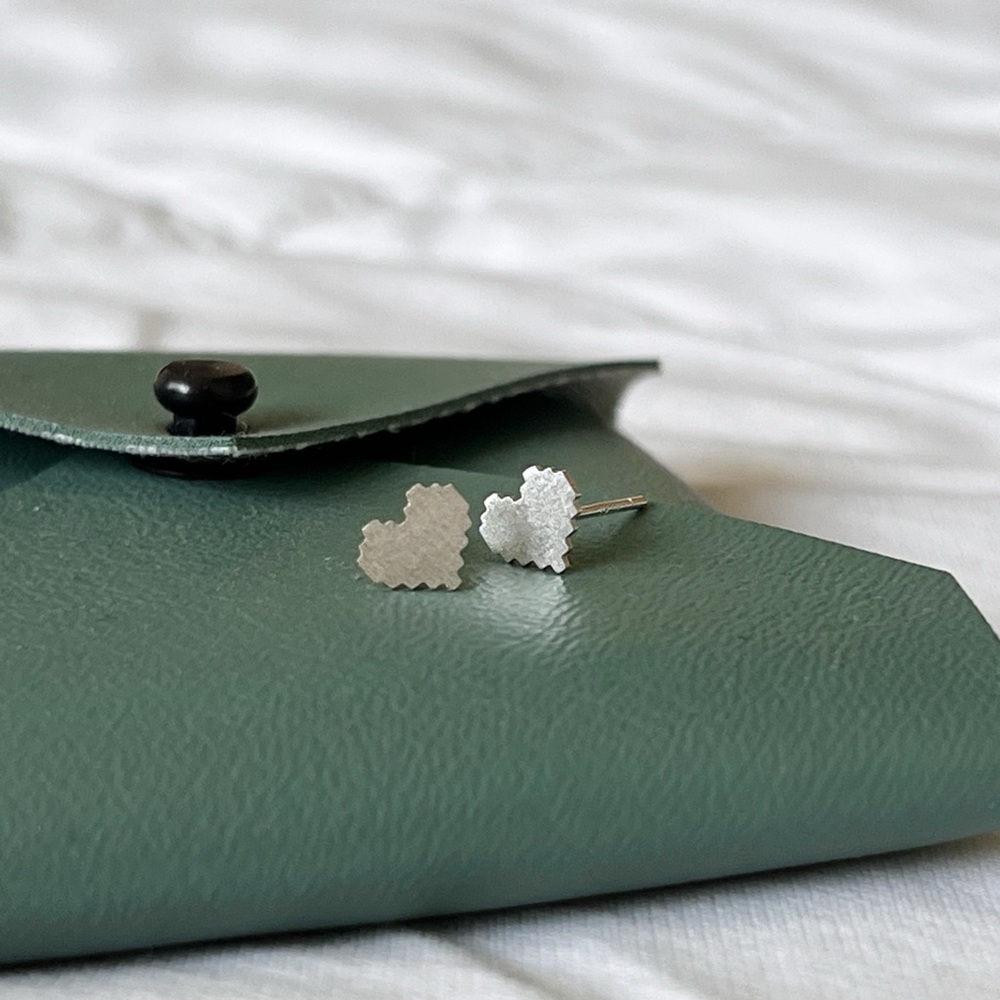 925 Silver Sawtooth Cut Heart Stud Earrings